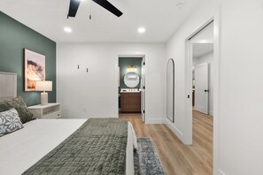 Free WiFi, bed sheets - Private Pool + Pet Friendly | Lemon Drop Cottage (Sarasota)