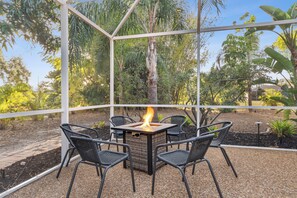 Outdoor dining - Private Pool + Pet Friendly | Lemon Drop Cottage (Sarasota)