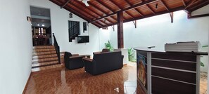 Comfort Room | Reception - Roamer's ark villa (Galle)