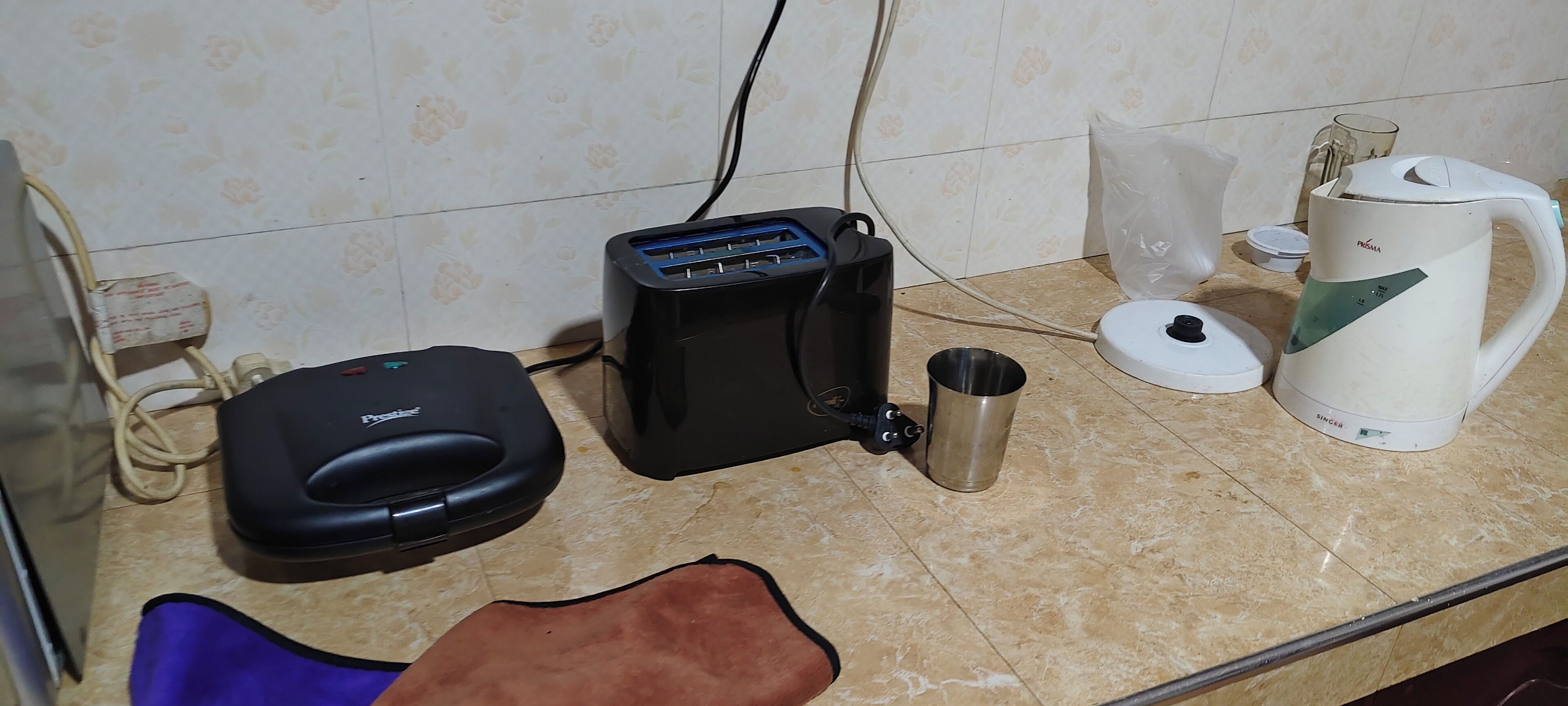 Fridge, microwave, stovetop, cookware/dishes/utensils