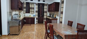Fridge, microwave, stovetop, cookware/dishes/utensils - Roamer's ark villa (Galle)