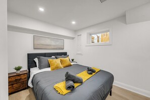 Desk, iron/ironing board, WiFi, bed sheets