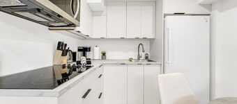 *Cozy* 1 Bedroom Home Near Waterfront/Trails