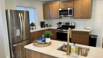 Micro-ondes, four, plaque de cuisson, lave-vaisselle