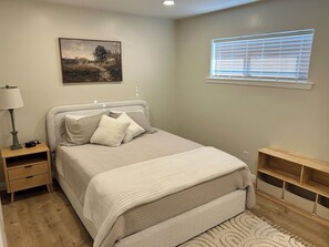 2 habitaciones, tabla de planchar con plancha, wifi y ropa de cama 