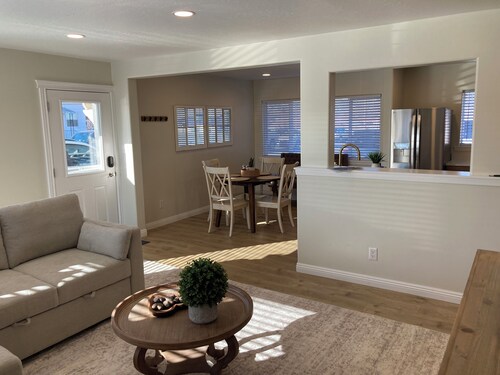 All New, Cozy 2-bedroom cottage in Vernal, UT with AC and all amenities.