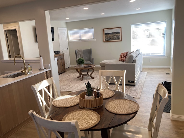 All New, Cozy 2-bedroom Cottage In Vernal, Ut With Ac And All Amenities. - Vernal, UT