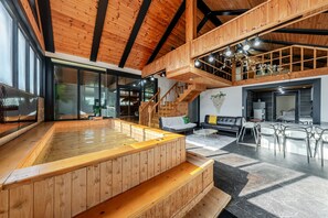 Basic Room, 3 Bedrooms (Hanok Annex (In&Hinoki Pool/Kids Gym)) - Gyeongju Palace Hanok Kids Pool Villa (Gyeongju-si)