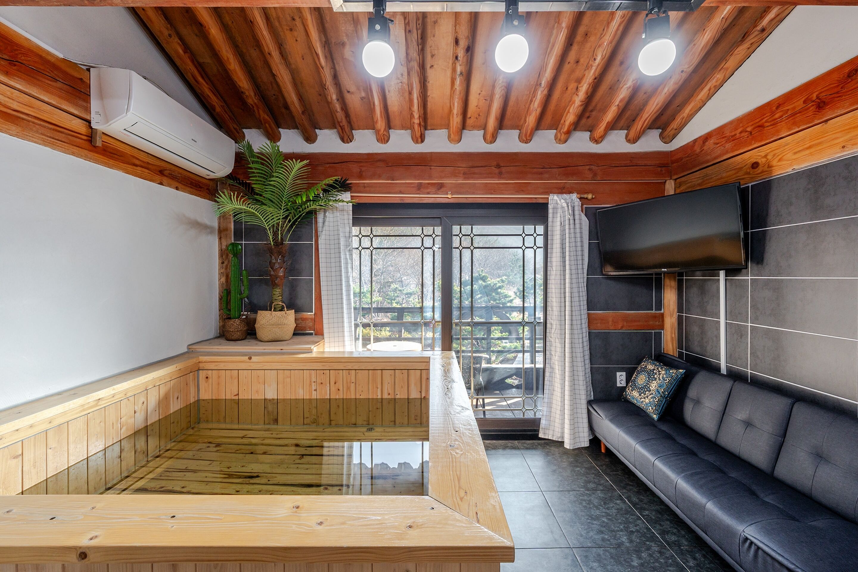 Basic Room, 1 Bedroom (202 (Hanok Hinoki Pool / Kids Gym))