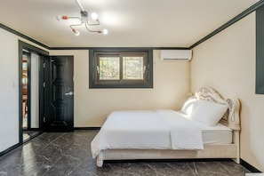 Basic Room, 3 Bedrooms (Hanok Annex (In&Hinoki Pool/Kids Gym)) | 1 bedroom, free WiFi - Gyeongju Palace Hanok Kids Pool Villa (Gyeongju)