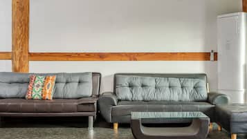Basic-Zimmer, 1 Schlafzimmer (103 (Hanok Pool Villa / Kids Gym)) | 1 Schlafzimmer, kostenloses WLAN