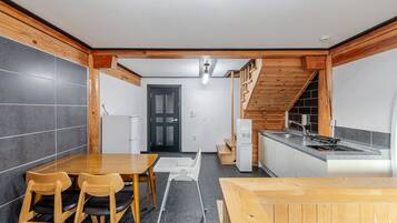 Basic Room, 1 Bedroom (202 (Hanok Hinoki Pool / Kids Gym)) | 1 bedroom, free WiFi