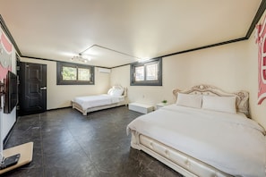 Basic Room, 3 Bedrooms (Hanok Annex (In&Hinoki Pool/Kids Gym)) - Gyeongju Palace Hanok Kids Pool Villa (Gyeongju)