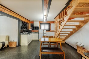 Basic Room, 1 Bedroom (201 (Hanok Hinoki Pool / Kids Gym)) | 1 bedroom, free WiFi - Gyeongju Palace Hanok Kids Pool Villa (Gyeongju)