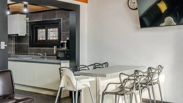 Basic Room, 3 Bedrooms (Hanok Annex (In&Hinoki Pool/Kids Gym)) | 1 bedroom, free WiFi