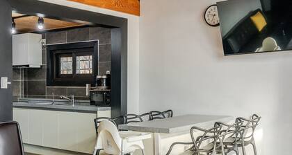 Gyeongju Palace Hanok Kids Pool Villa