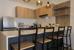 Fridge, microwave, oven, stovetop - w* | Engaging 2BR in the Heart of Barranco (Barranco)