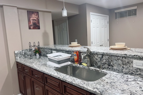 Kjøleskap, mikrobølgeovn, kaffetrakter/tekoker og vannkoker