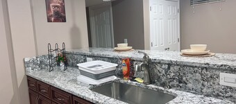 3-bedroom apartment in Woodbridge close to shopping centers, restaurants and DC