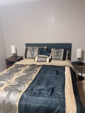 Iron/ironing board, WiFi - 3-bedroom house in Woodbridge close to shopping centers, restaurants and DC (Woodbridge)