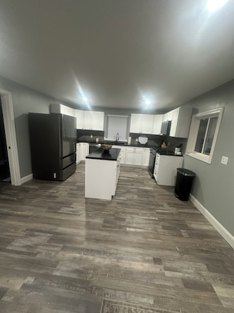 Cuisine privée. 3-bedroom house in charming Mount Morris with an indoor heated pool.