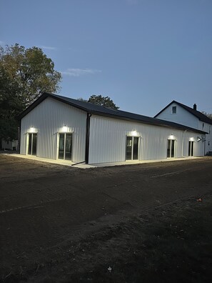 Exterior - 3-bedroom house in charming Mount Morris with an indoor heated pool. (Mount Morris)