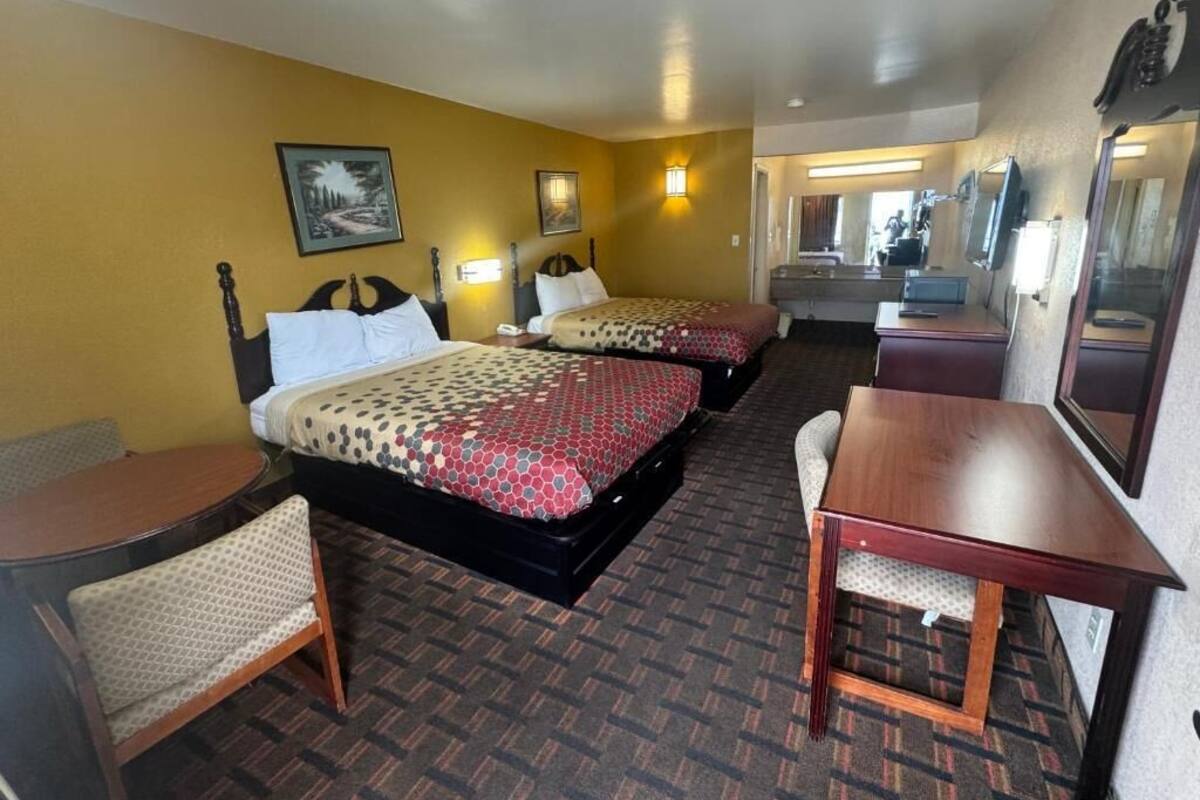 Double Room, Balcony, City View | Seterika/papan seterika, Wi-fi percuma 