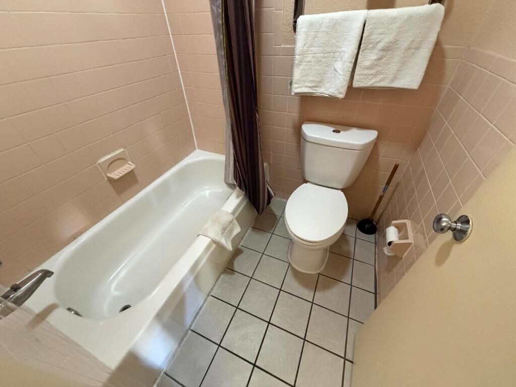 Standard Single Room, Balcony | Bathroom