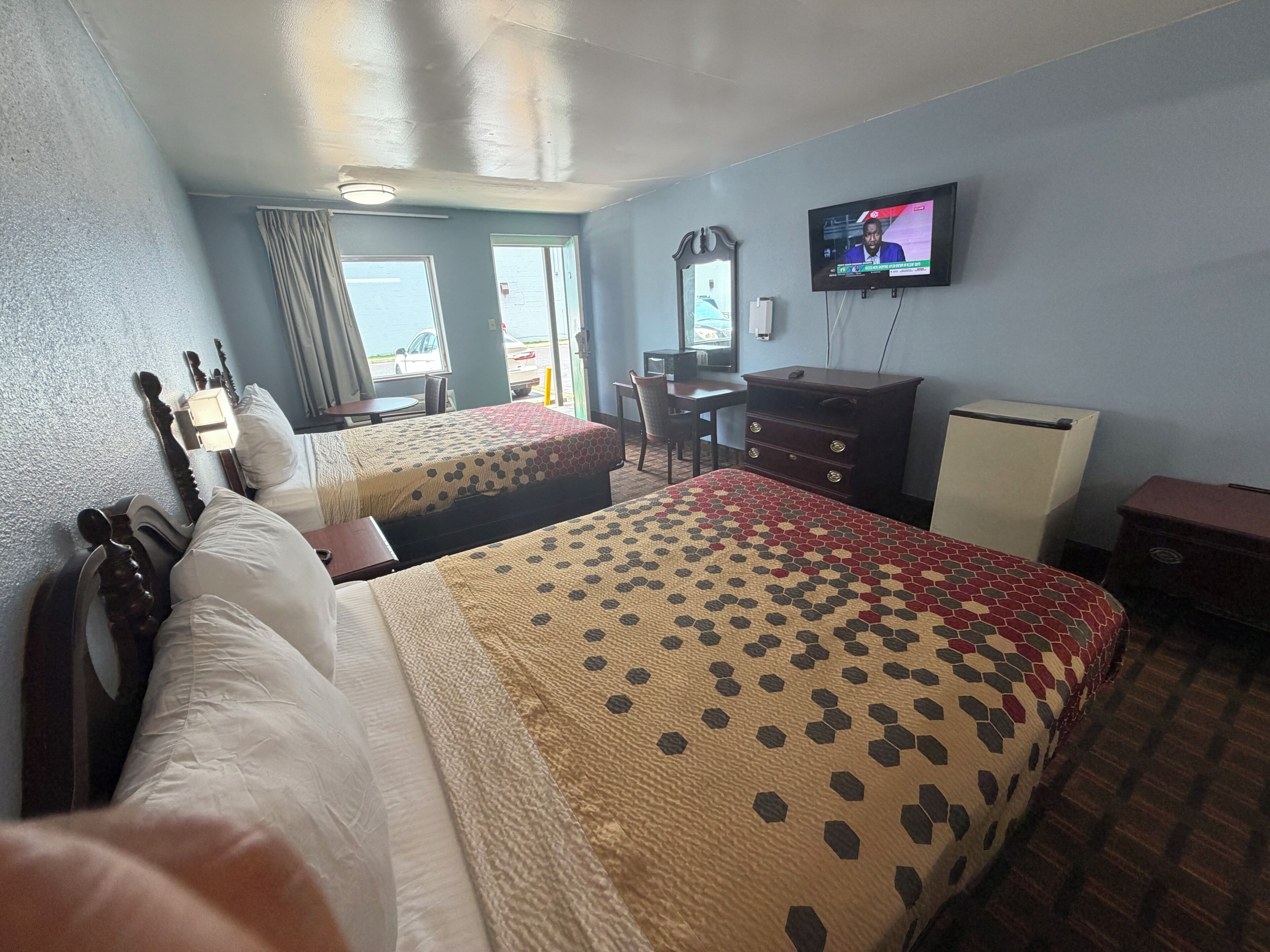 Doppelzimmer, Balkon, Stadtblick | Bügeleisen/Bügelbrett, kostenloses WLAN