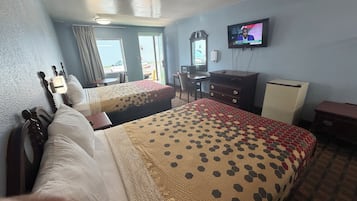 Doppelzimmer, Balkon, Stadtblick | Bügeleisen/Bügelbrett, kostenloses WLAN