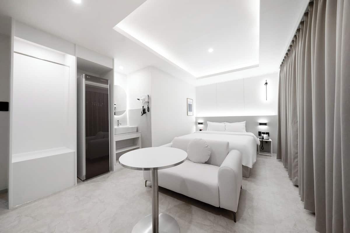 VIP Room | Free WiFi