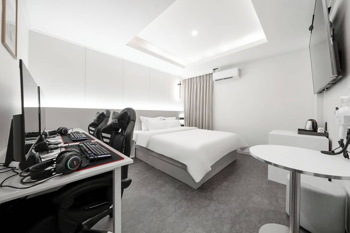 2PC Room | Free WiFi