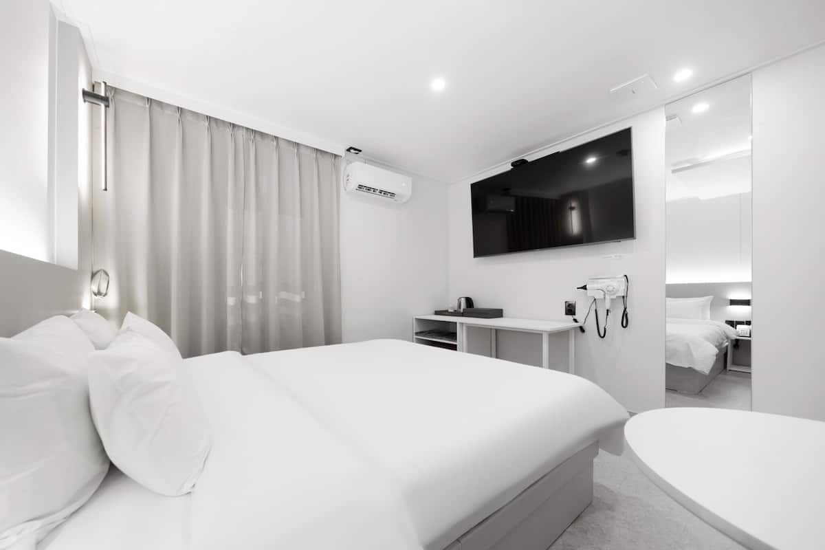 Standard Double Room | Free WiFi