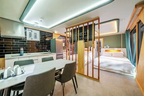 Habitación básica, 1 habitación (Space Pool Villa 01) | 1 dormitorio y wifi gratis