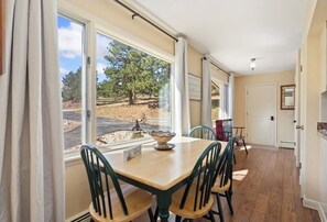 Dining - New Listing Discount!  Golf Course Views! 3 Bedroom Home on Golf Course (Estes Park)