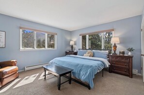 3 bedrooms, iron/ironing board, travel cot, free WiFi - New Listing Discount!  Golf Course Views! 3 Bedroom Home on Golf Course (Estes Park)