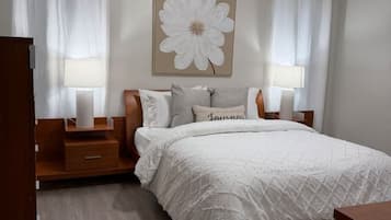 Bureau, fer et planche Ă repasser, lit parapluie, Wi-Fi