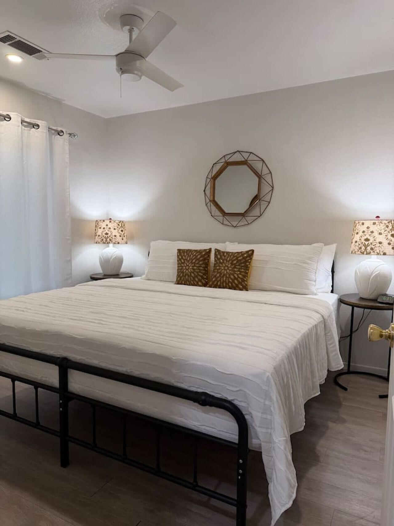 Desk, iron/ironing board, travel cot, WiFi