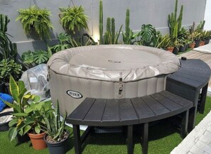 Outdoor spa tub - Vista Mar house & Studio (Ponta Delgada)