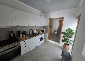 Coffee/tea maker, fridge, microwave, oven - Vista Mar house & Studio (Ponta Delgada)