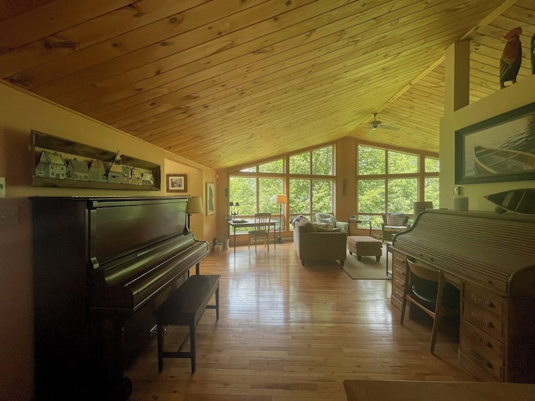 Lakefront 5-bedroom Chalet In Mont-blanc - Monthly Rental (Laurentians) - Québec