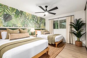 4 bedrooms, iron/ironing board, free WiFi, bed sheets - Mini Golf Course- Heated Pool- Walkable to Oldtown-Welcome to Desert Mai Thai! (Scottsdale)