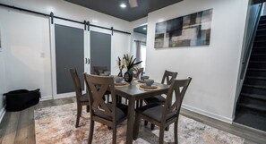 Dining - AIRPORT OASIS -Columbus with cool AC breeze (Columbus)