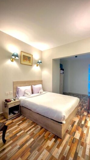 Deluxe Single Room, Balcony, River View | Free WiFi - Nile Hotel  (Aswan)