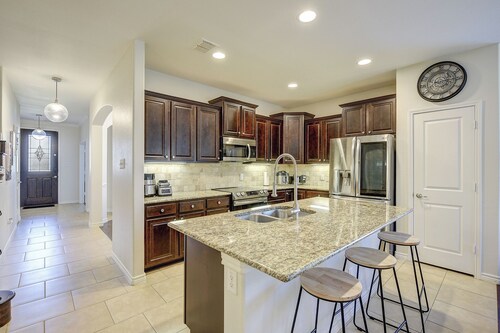 Luxury 5BR Retreat w/ Office, Wine Bar, Gym + Barn