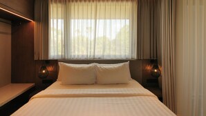 A hotel room with a bed, two bedside lamps, and a window with curtains. - The Akasha Berawa Luxury Villas (Tibubeneng)