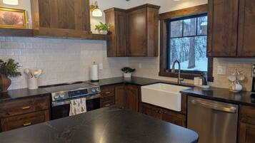 Micro-ondes, four, plaque de cuisson, lave-vaisselle