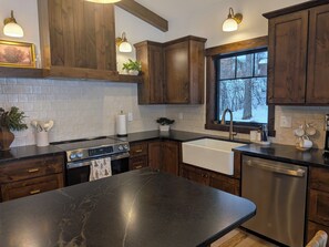 Micro-ondes, four, plaque de cuisson, lave-vaisselle