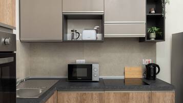 Apartment, City View | Private kitchen