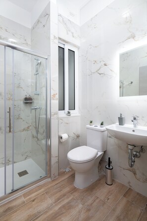 Apartamento, vistas a la ciudad | Baño